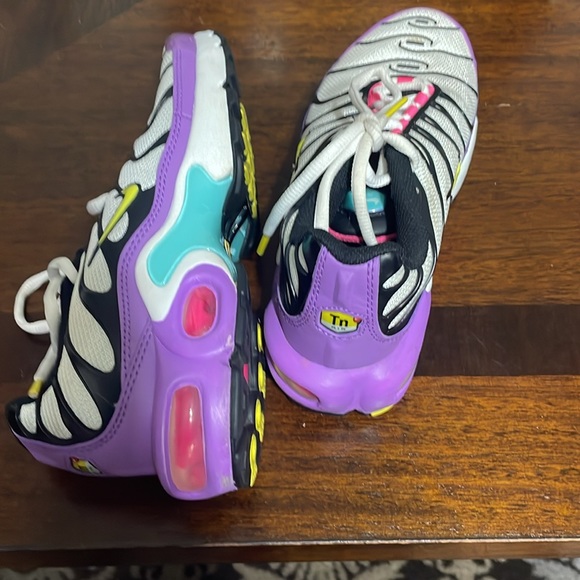 Multi colored youth NIKE air max (lmk if you want to see more close up photos) - Picture 4 of 4